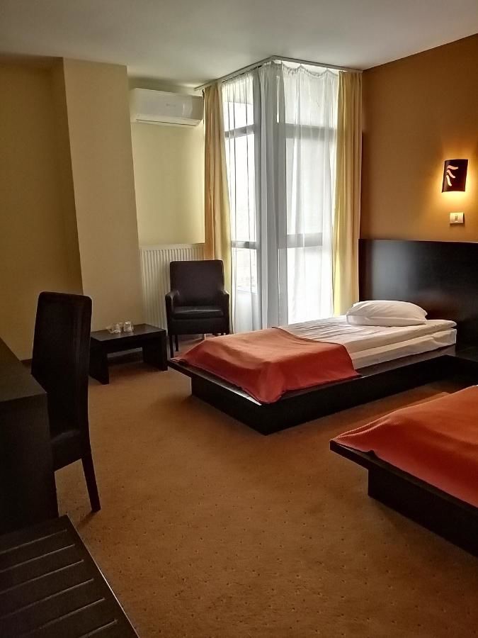 Отель Hotel Maxim Арад-8