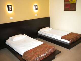 Отель Hotel Maxim Арад Двухместный номер с 2 отдельными кроватями-16