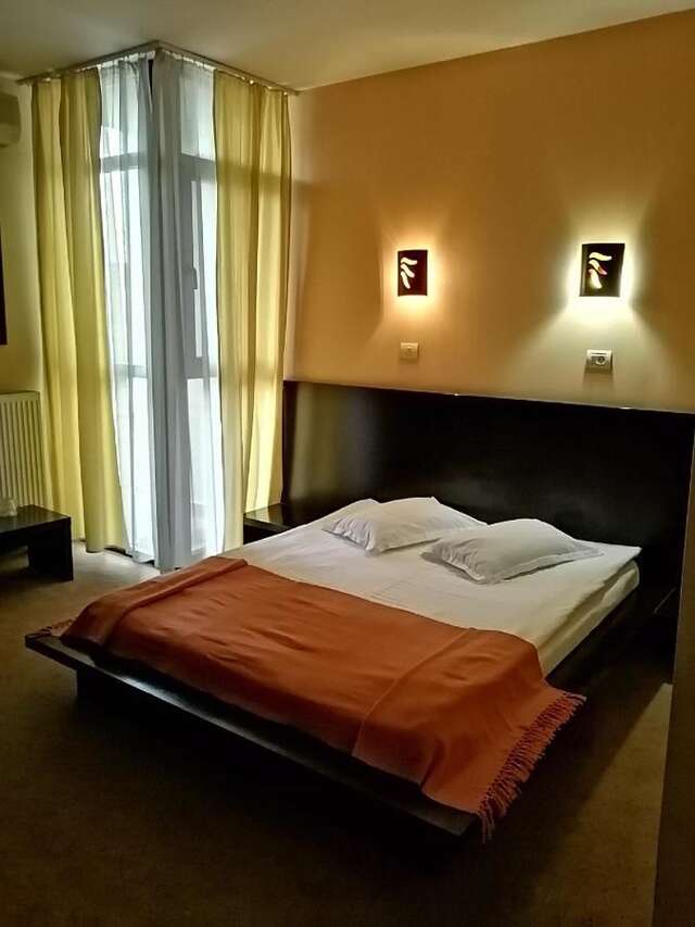Отель Hotel Maxim Арад-4